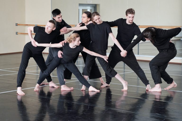 Professional Contemporary Dancers Rehearsal